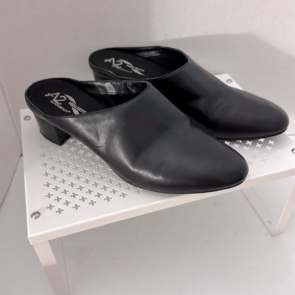 A2 by Aerosoles Faux Leather Black Slip-On Mules Size 10 Slip On - Picture 1 of 7